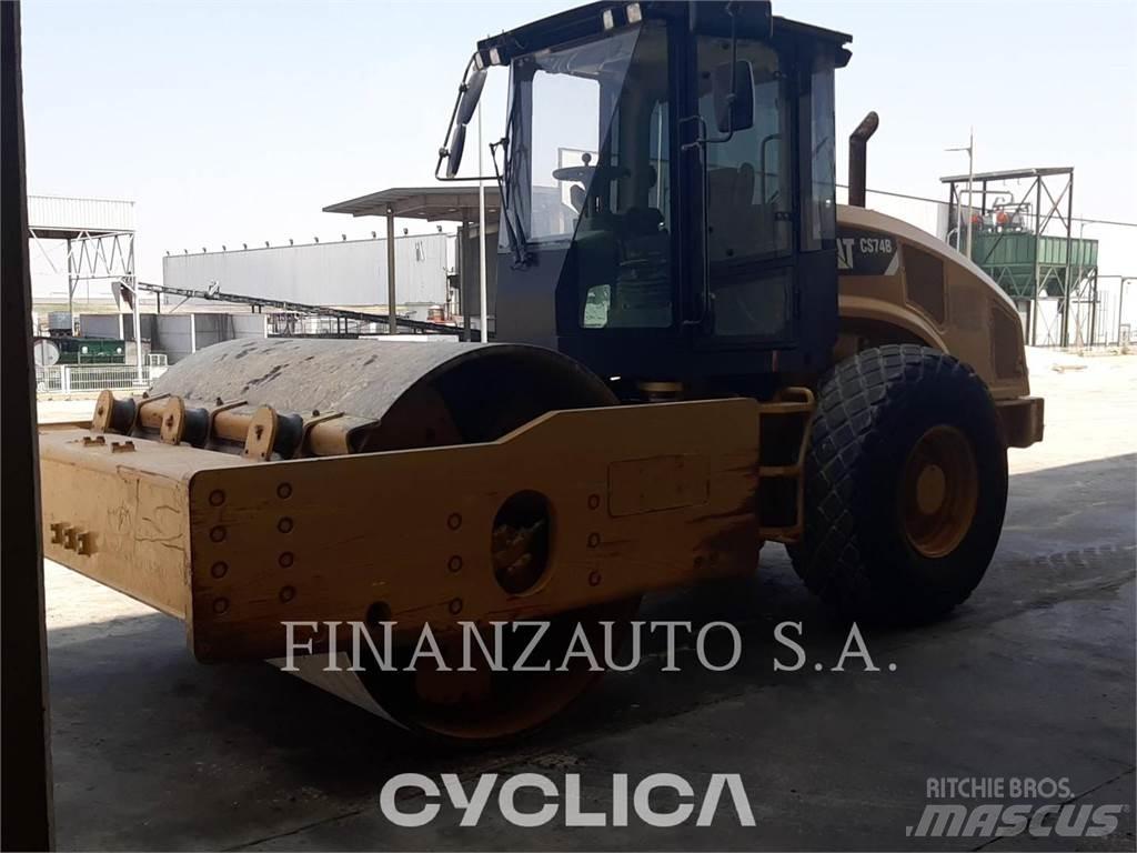 CAT CS74B 振動ローラ