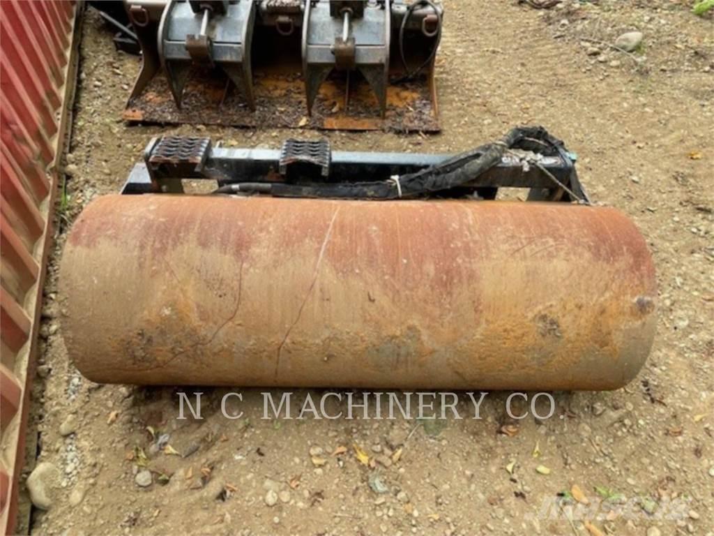 CAT CV117 スキッドステアローダー