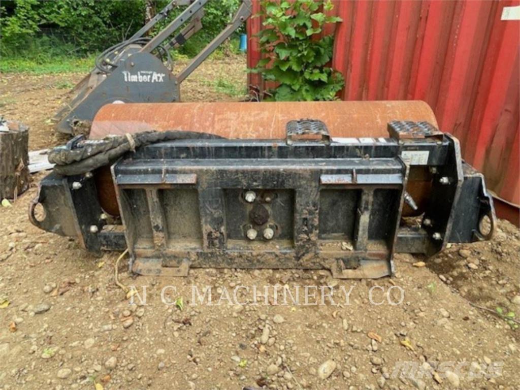 CAT CV117 スキッドステアローダー