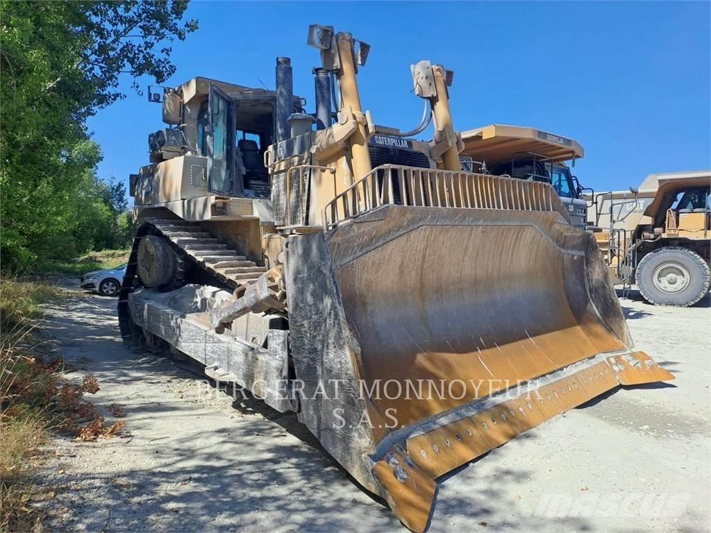 CAT D10T ブルドーザー