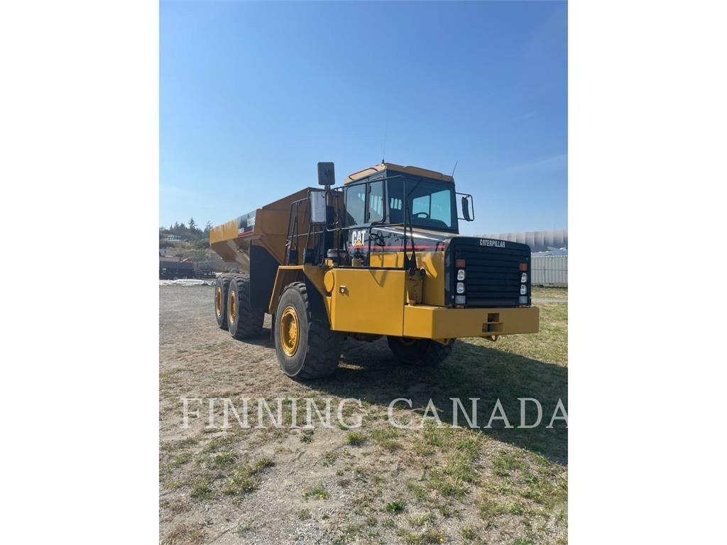 CAT D300E アーティキュレート式ダンプトラック