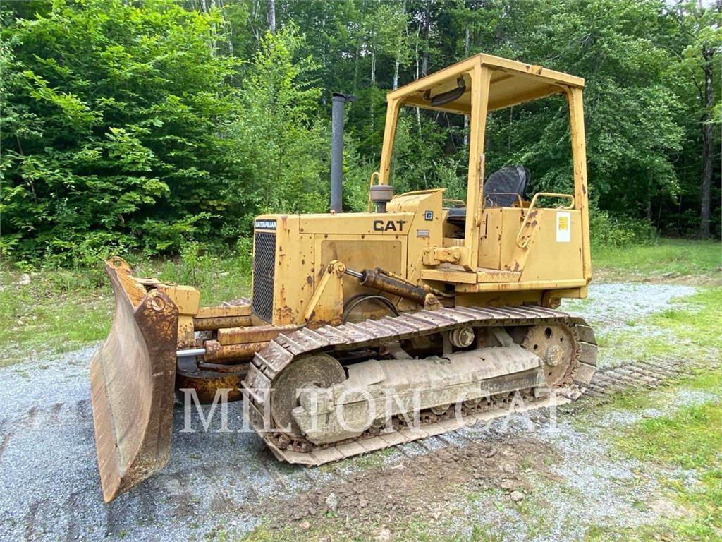 CAT D3B ブルドーザー