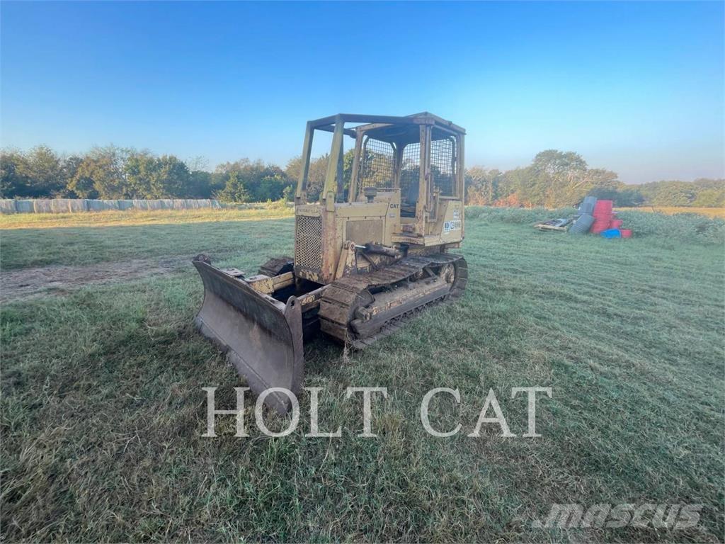 CAT D3B ブルドーザー