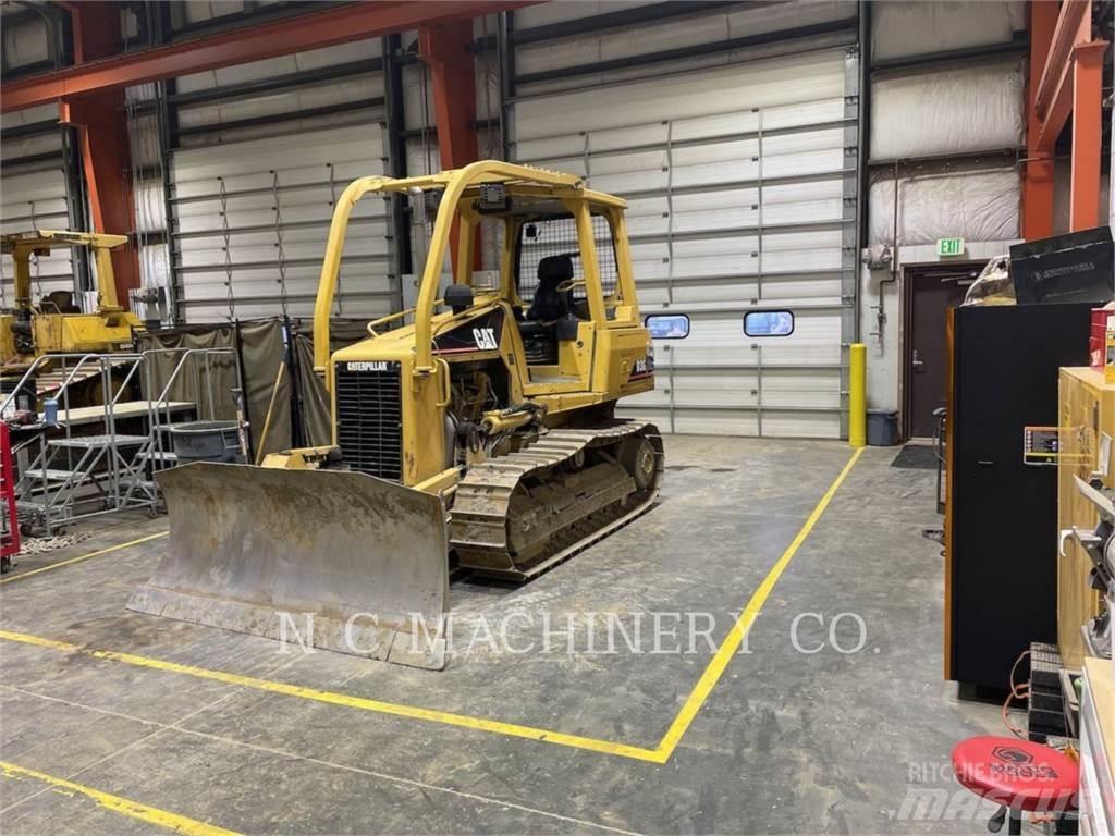 CAT D3G XLCN ブルドーザー