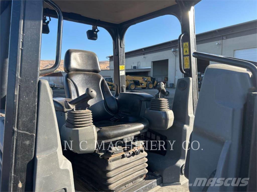 CAT D3K2 XLCN ブルドーザー