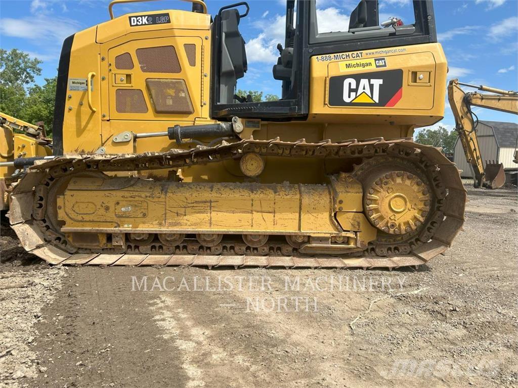 CAT D3K2L 4F ブルドーザー