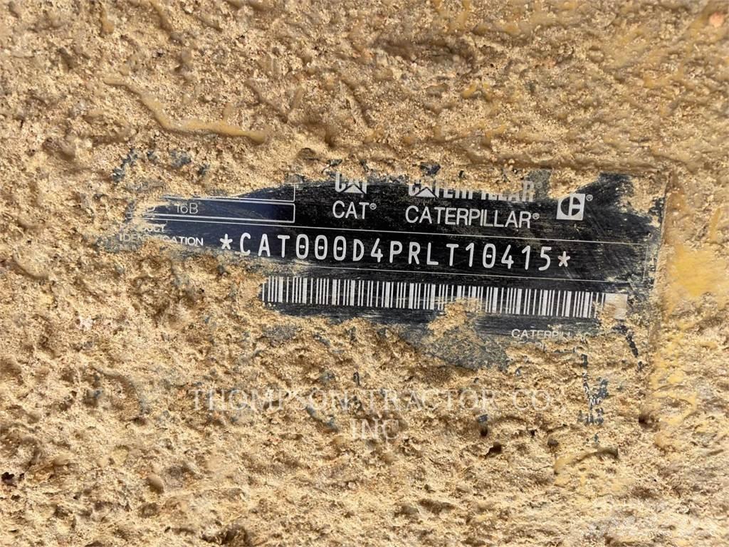 CAT D4 ブルドーザー