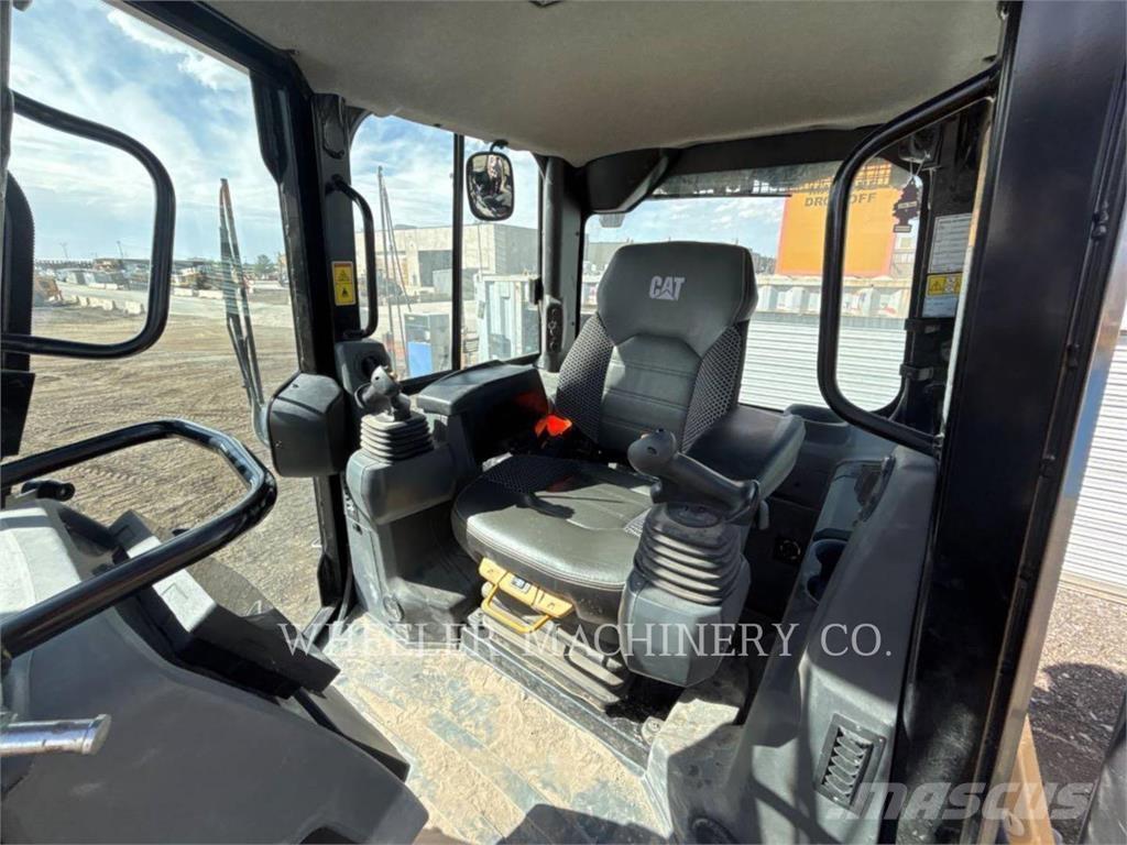 CAT D4 XL ブルドーザー