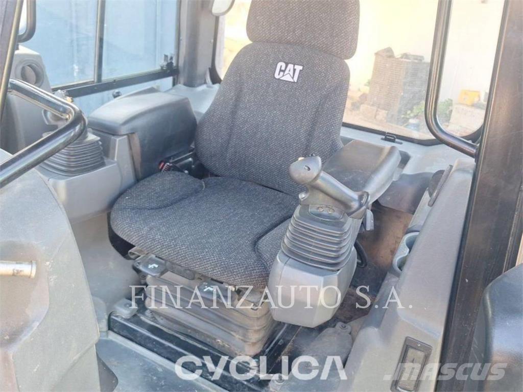 CAT D4K2 ブルドーザー