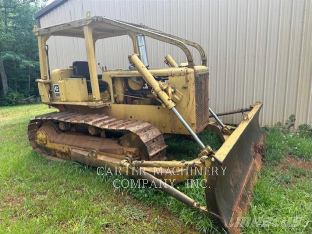 CAT D5 ブルドーザー