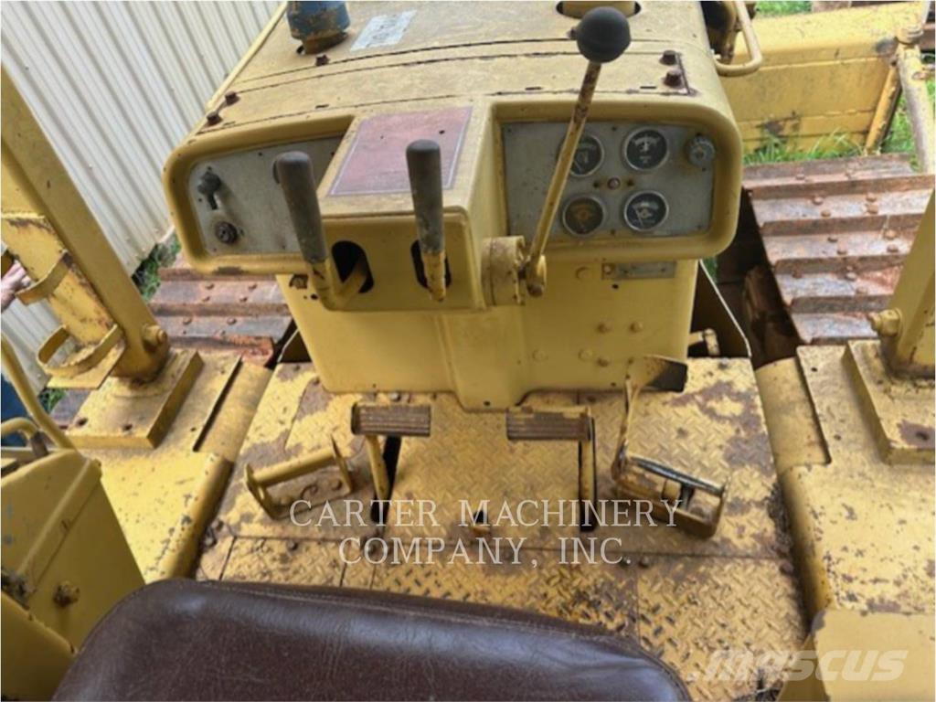 CAT D5 ブルドーザー