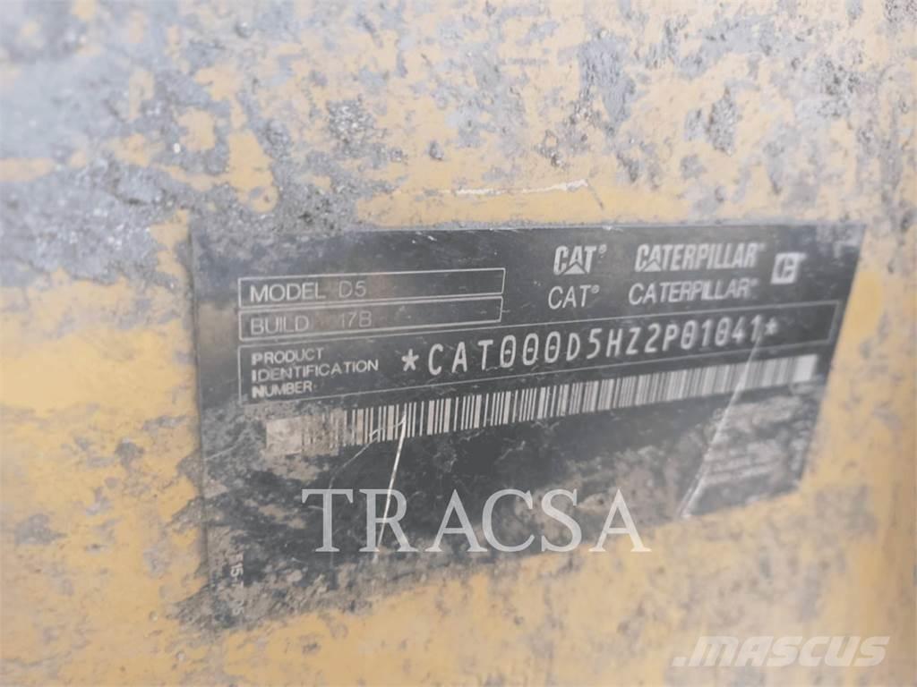 CAT D5 ブルドーザー