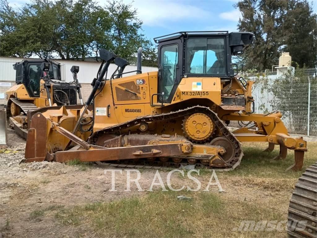 CAT D5 ブルドーザー