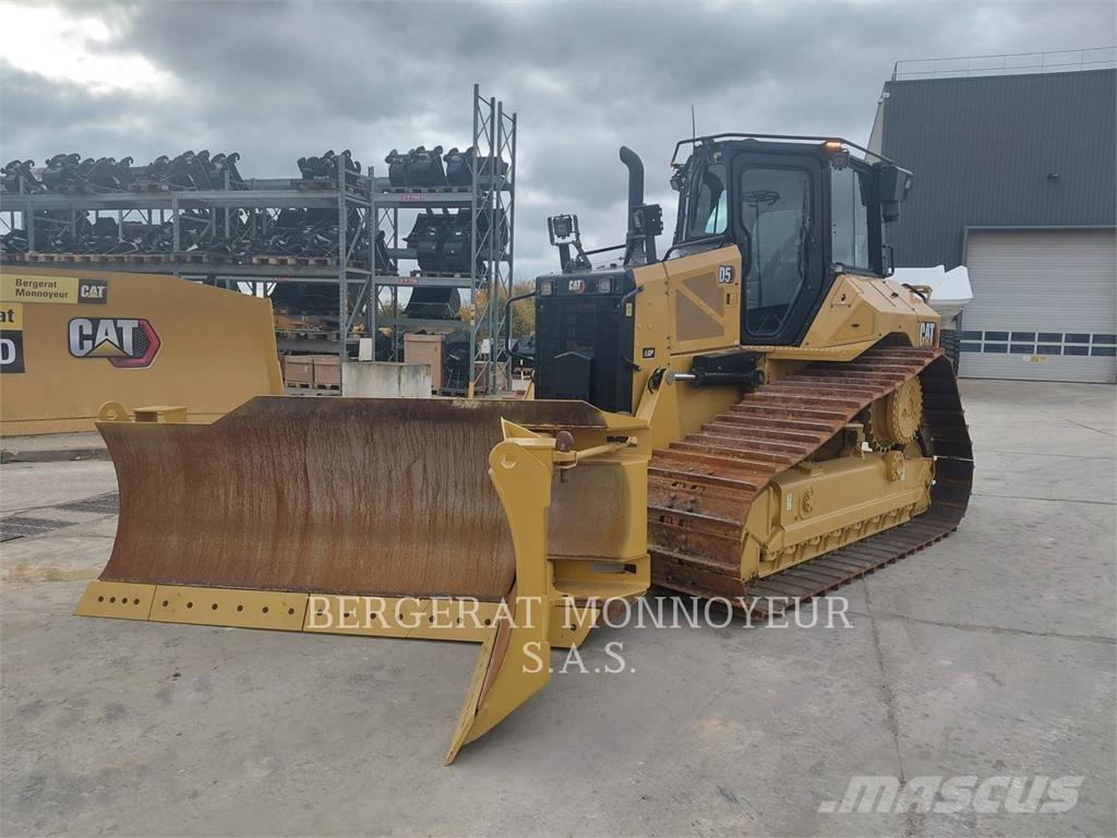 CAT D5 ブルドーザー