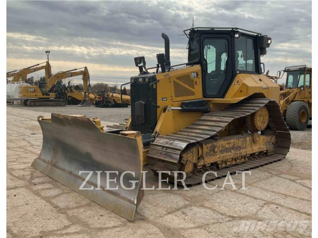 CAT D5 ブルドーザー