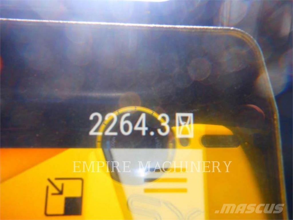 CAT D5-17VPWHA ブルドーザー