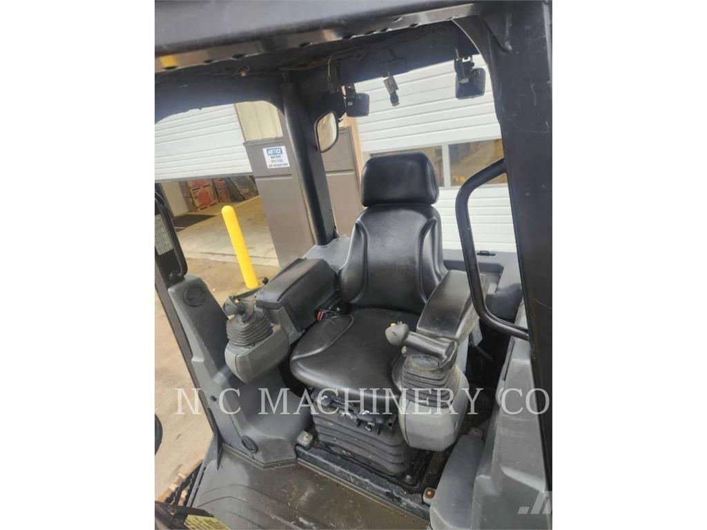 CAT D5K2 XLCN ブルドーザー