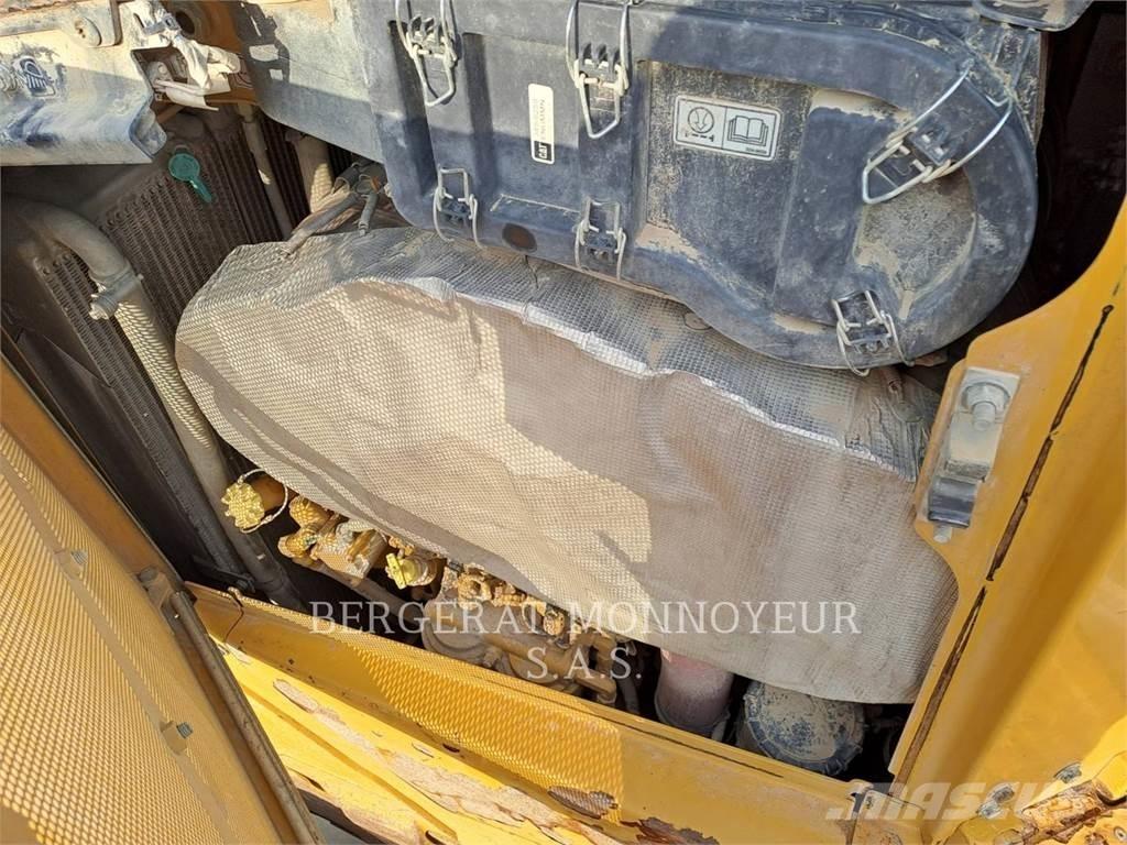 CAT D6 XE ブルドーザー