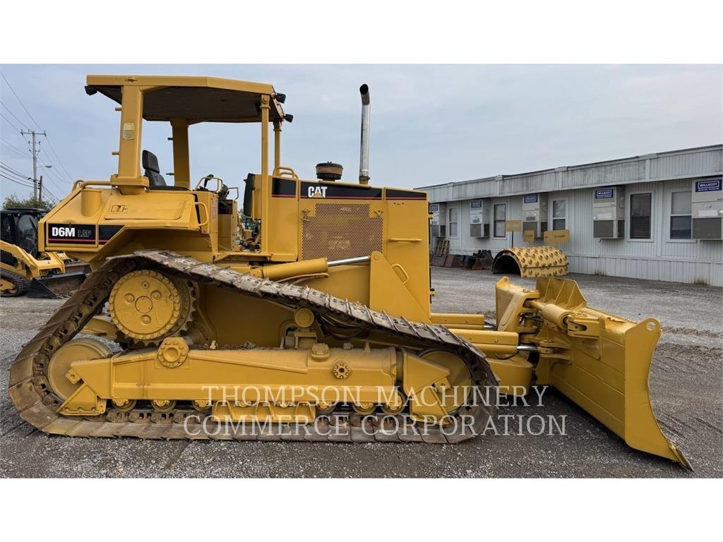 CAT D6M LGP ブルドーザー