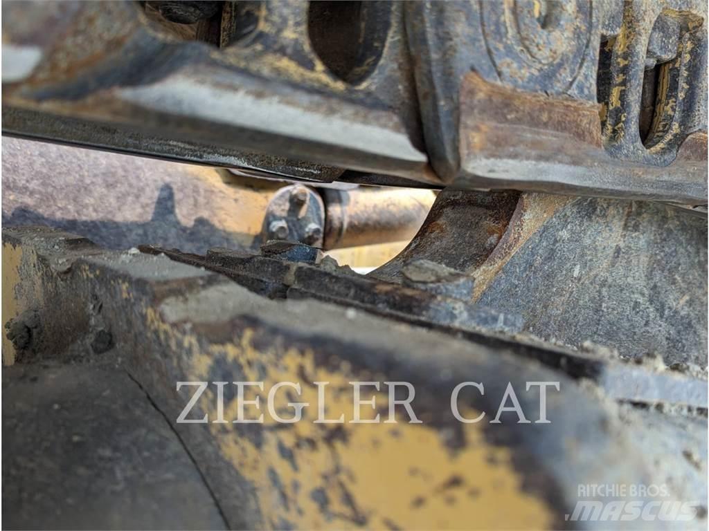 CAT D6N ブルドーザー