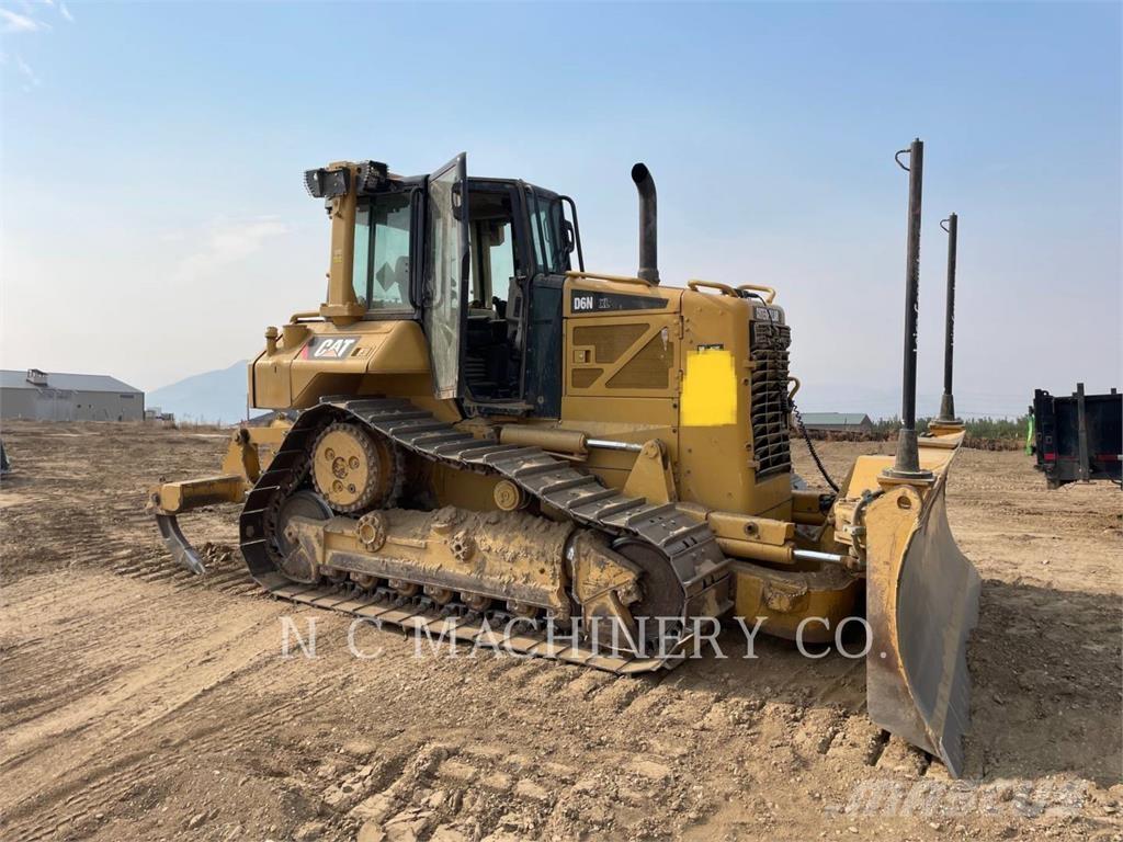 CAT D6N ブルドーザー