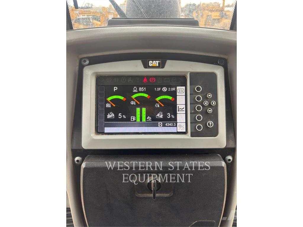 CAT D6N ブルドーザー