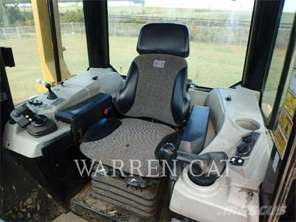 CAT D6N 4XLPAT ブルドーザー