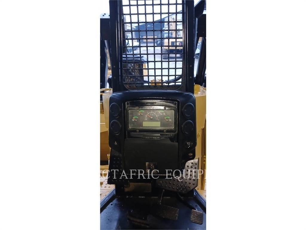 CAT D6R2 ブルドーザー