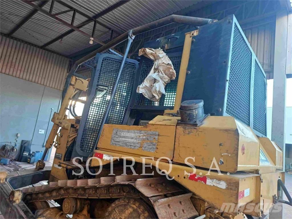CAT D6T ブルドーザー