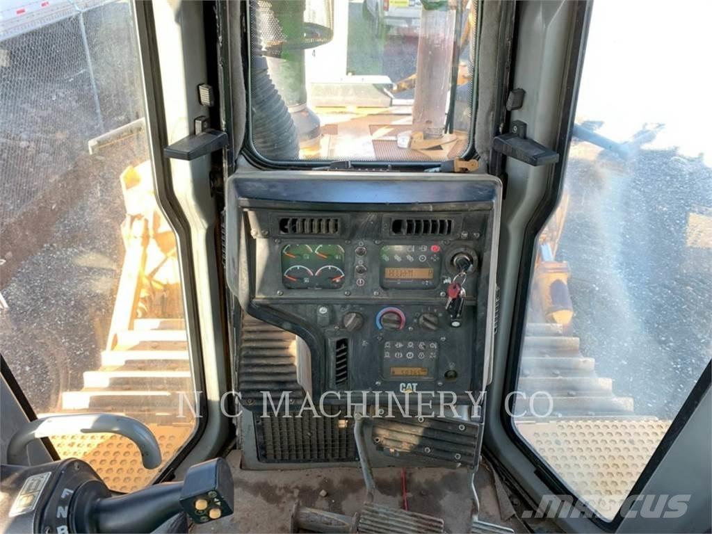 CAT D6T ブルドーザー
