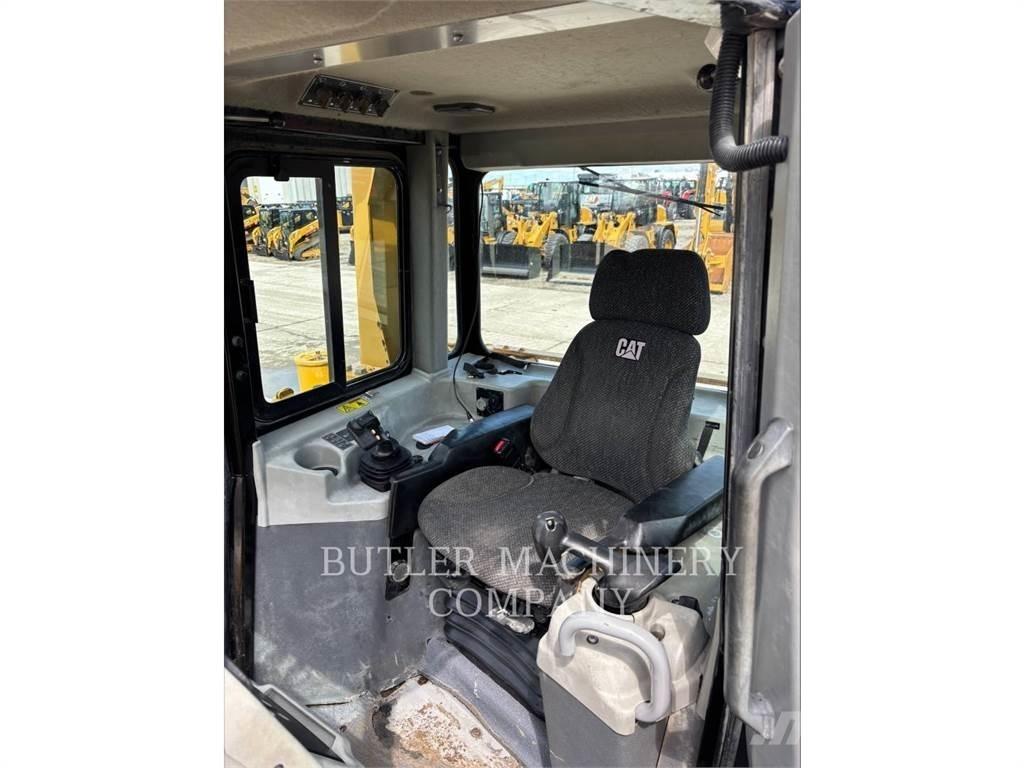 CAT D6T ブルドーザー