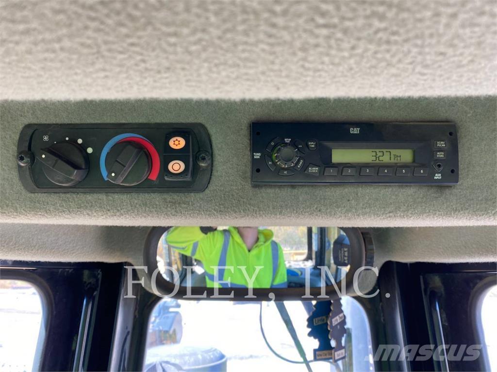 CAT D6T ブルドーザー