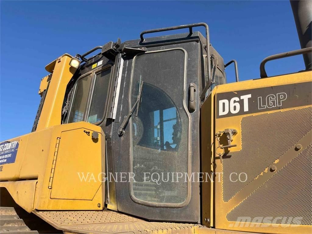 CAT D6T LGPVPT ブルドーザー