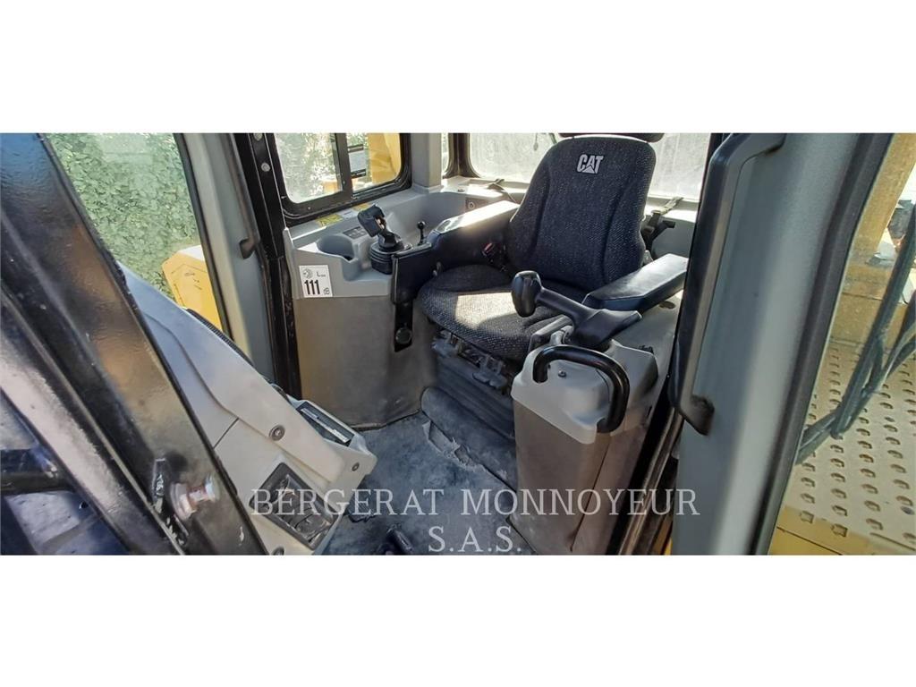 CAT D6T3B XW ブルドーザー