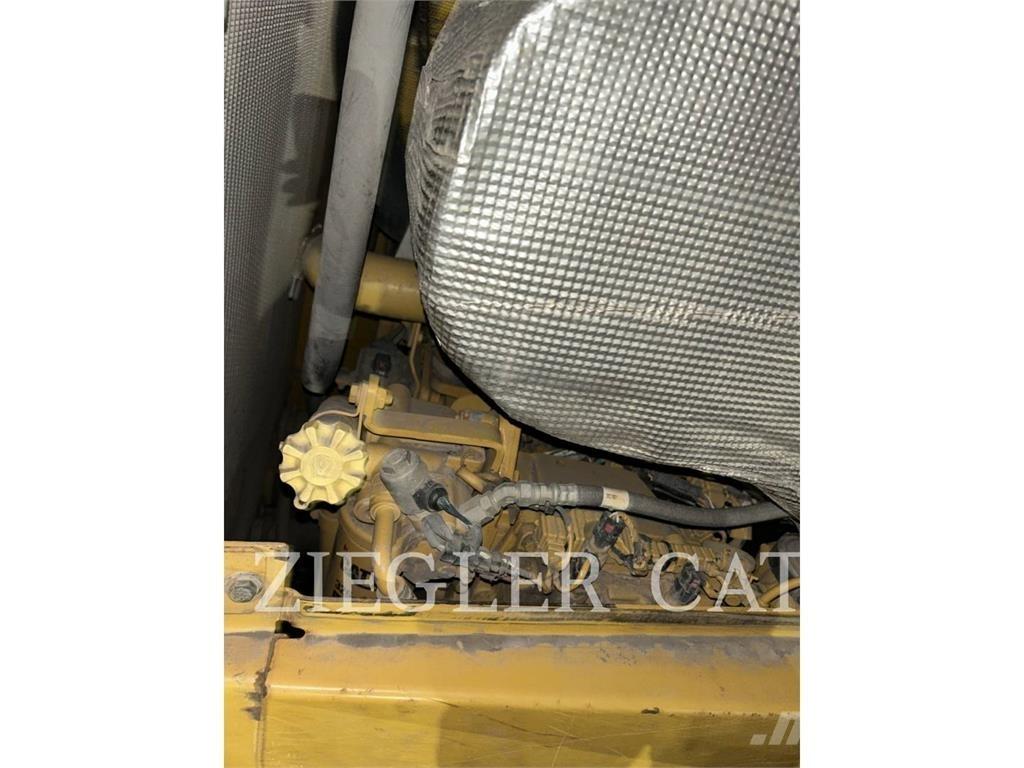 CAT D6T4FLGPA ブルドーザー