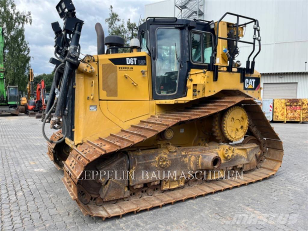 CAT D6TM ブルドーザー