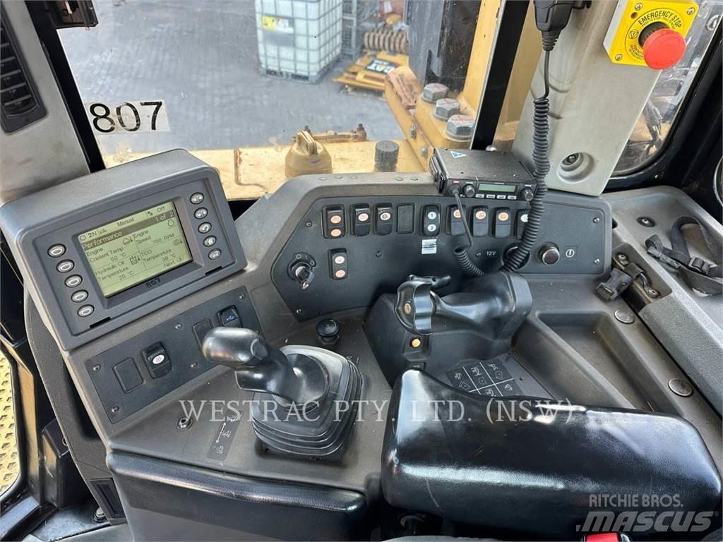 CAT D8T ブルドーザー