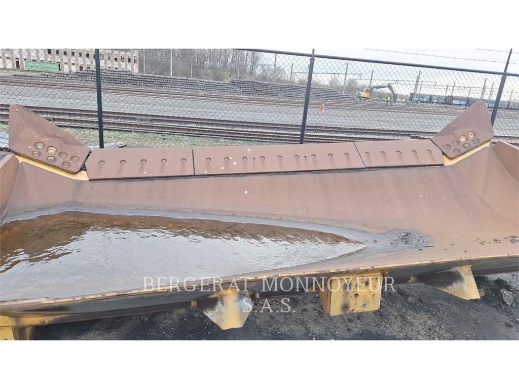 CAT D8T ブルドーザー