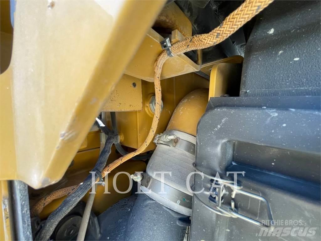 CAT D8T ブルドーザー