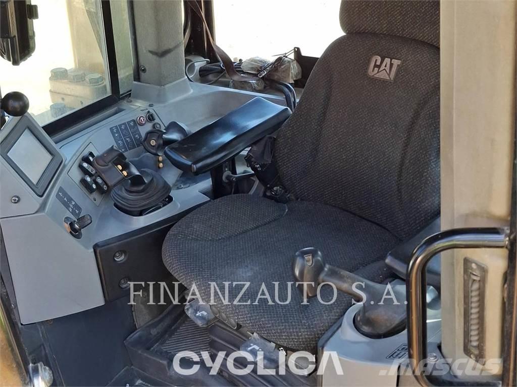 CAT D8T ブルドーザー