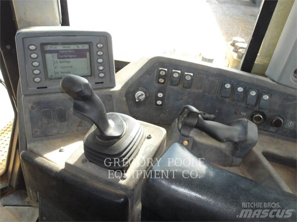 CAT D8T ブルドーザー