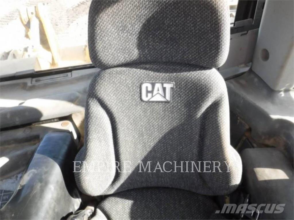 CAT D8T ブルドーザー