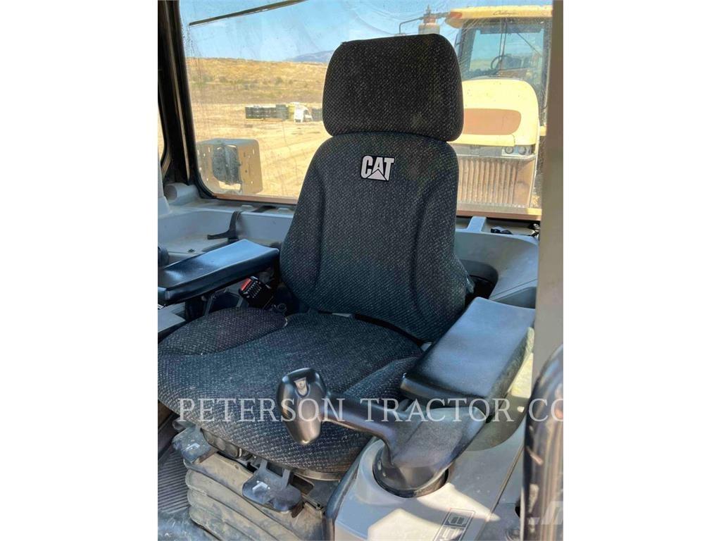 CAT D8T ブルドーザー