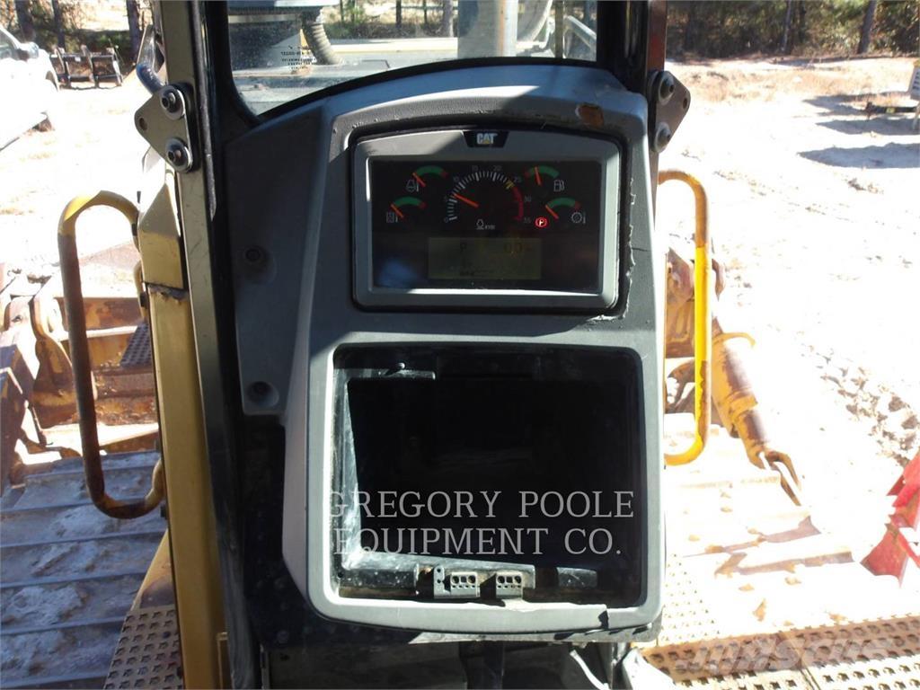 CAT D8T ブルドーザー