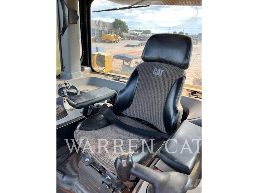 CAT D8T 4XLARO ブルドーザー