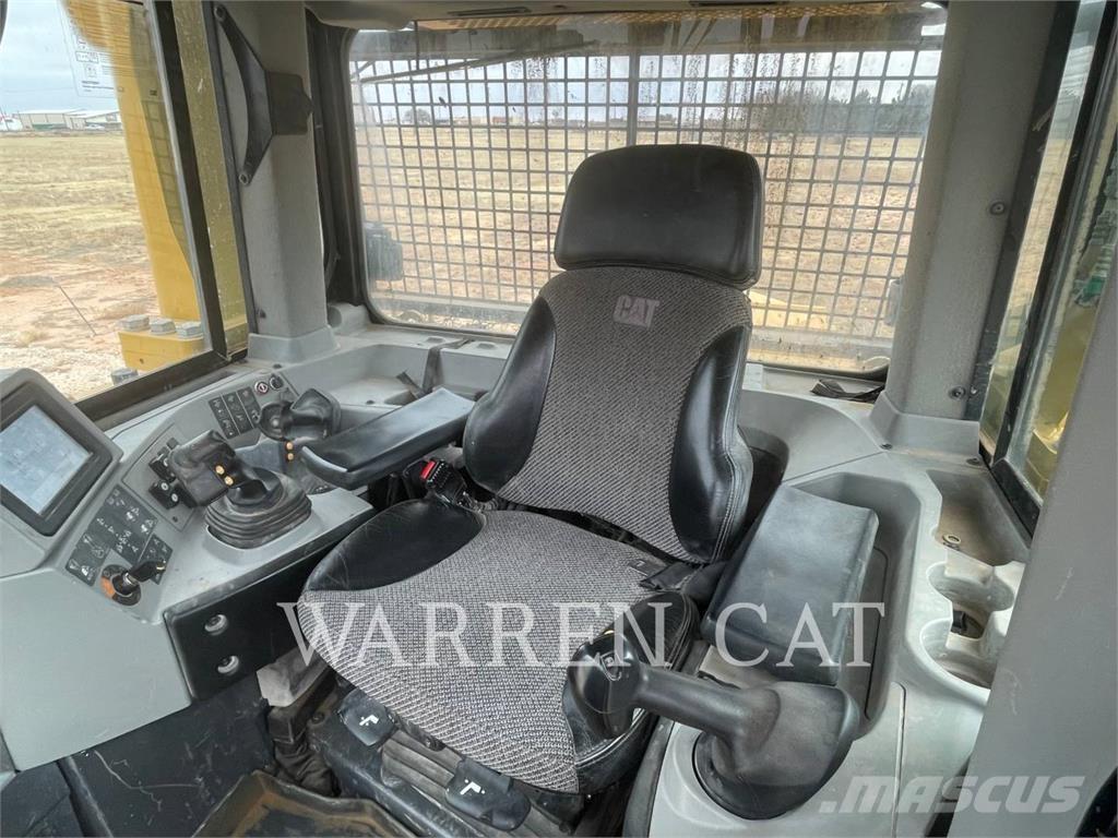 CAT D8T 4XLARO ブルドーザー