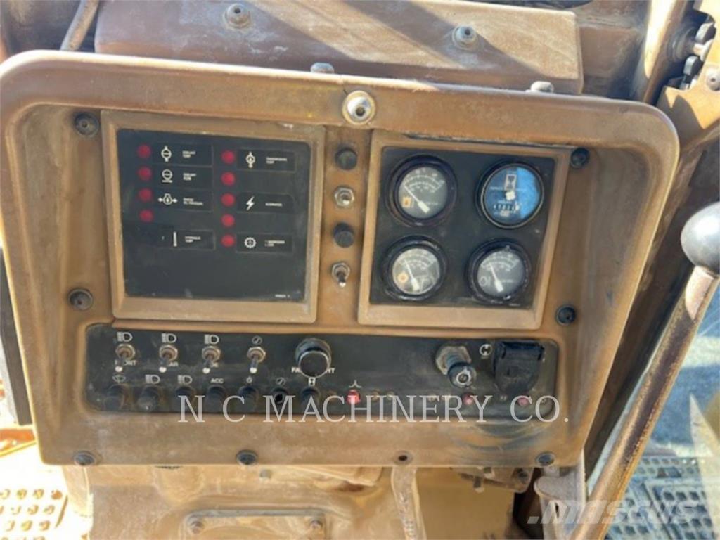 CAT D9N ブルドーザー