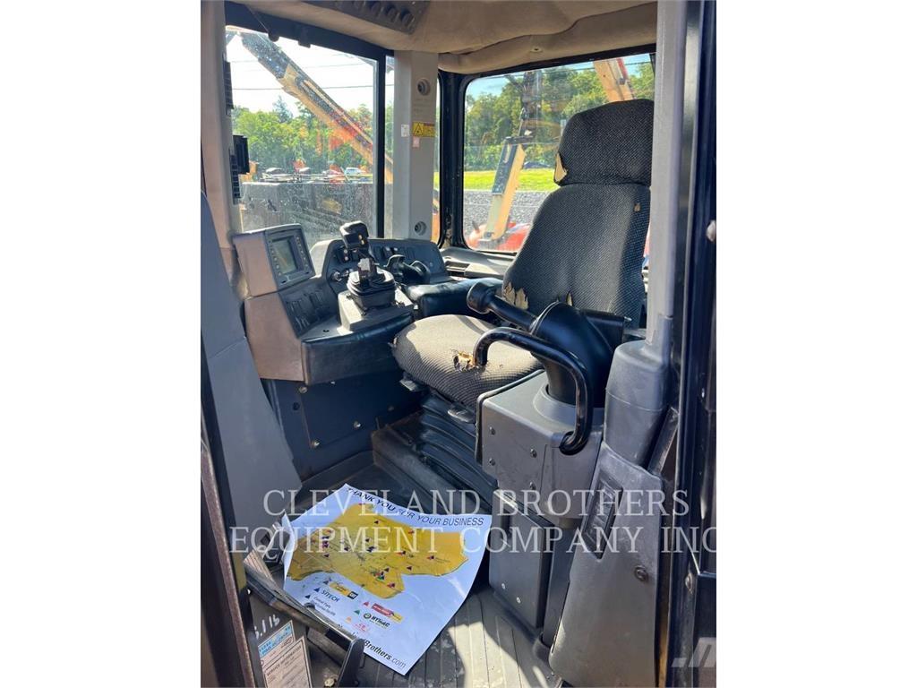 CAT D9T ブルドーザー