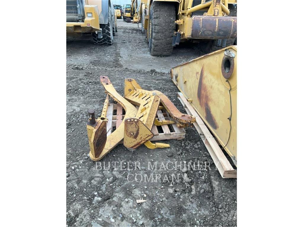 CAT FRONT SCARIFIER スカリファイヤ