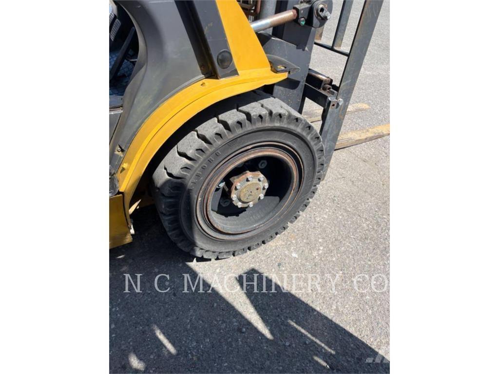 CAT GP30N5 LPGフォークリフト